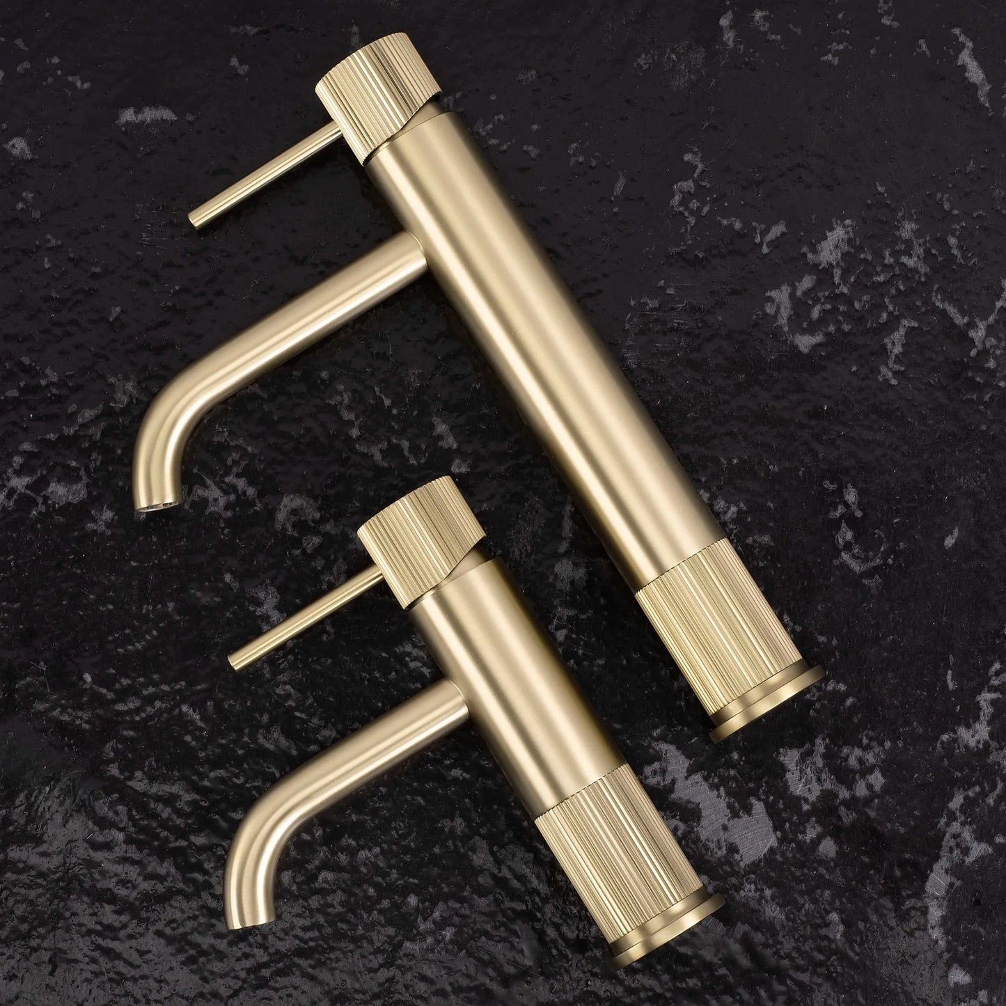 Baterie pentru baie Rea Lungo Stripe Brush Gold Low  3