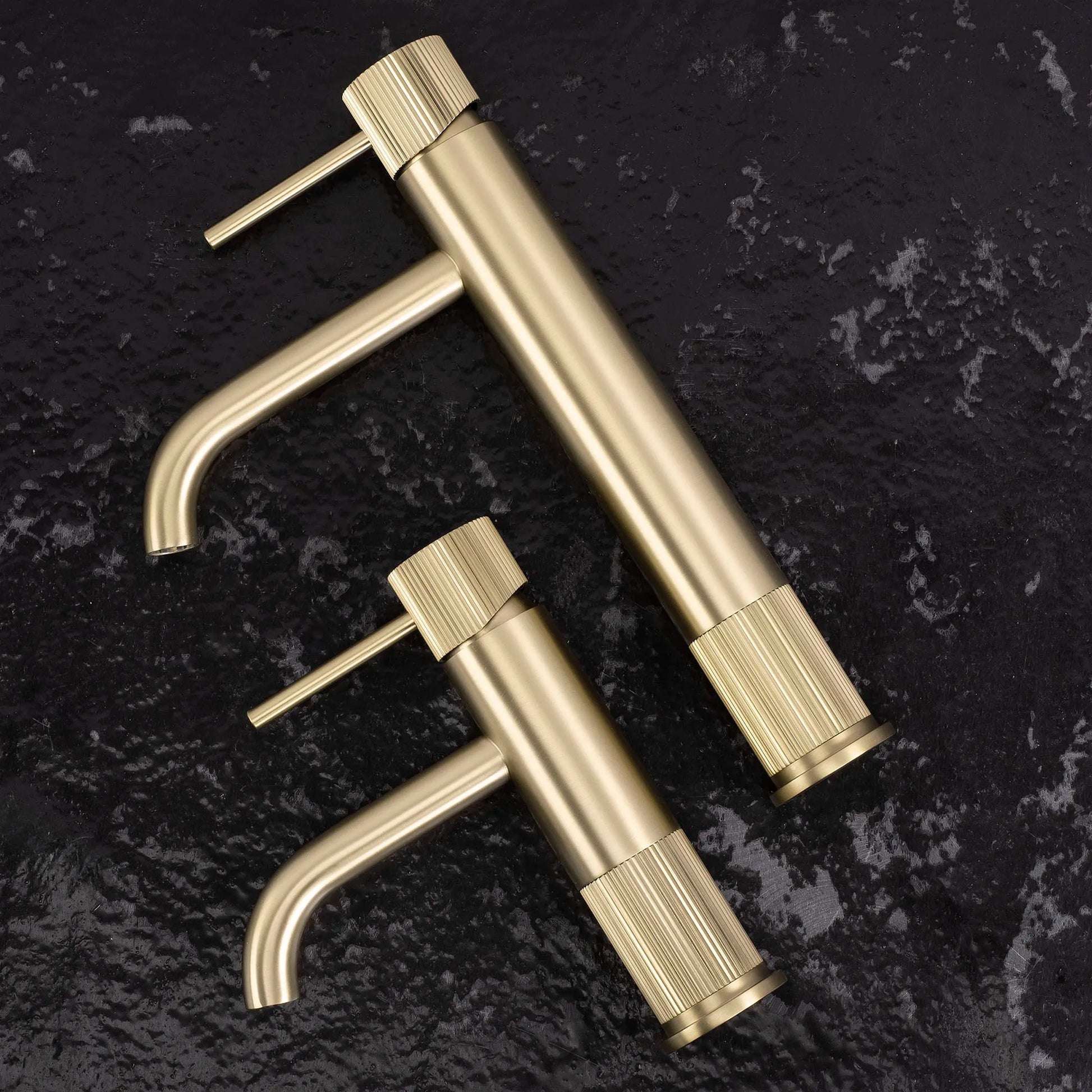 Baterie pentru baie Rea Lungo Stripe Brush Gold Low  3