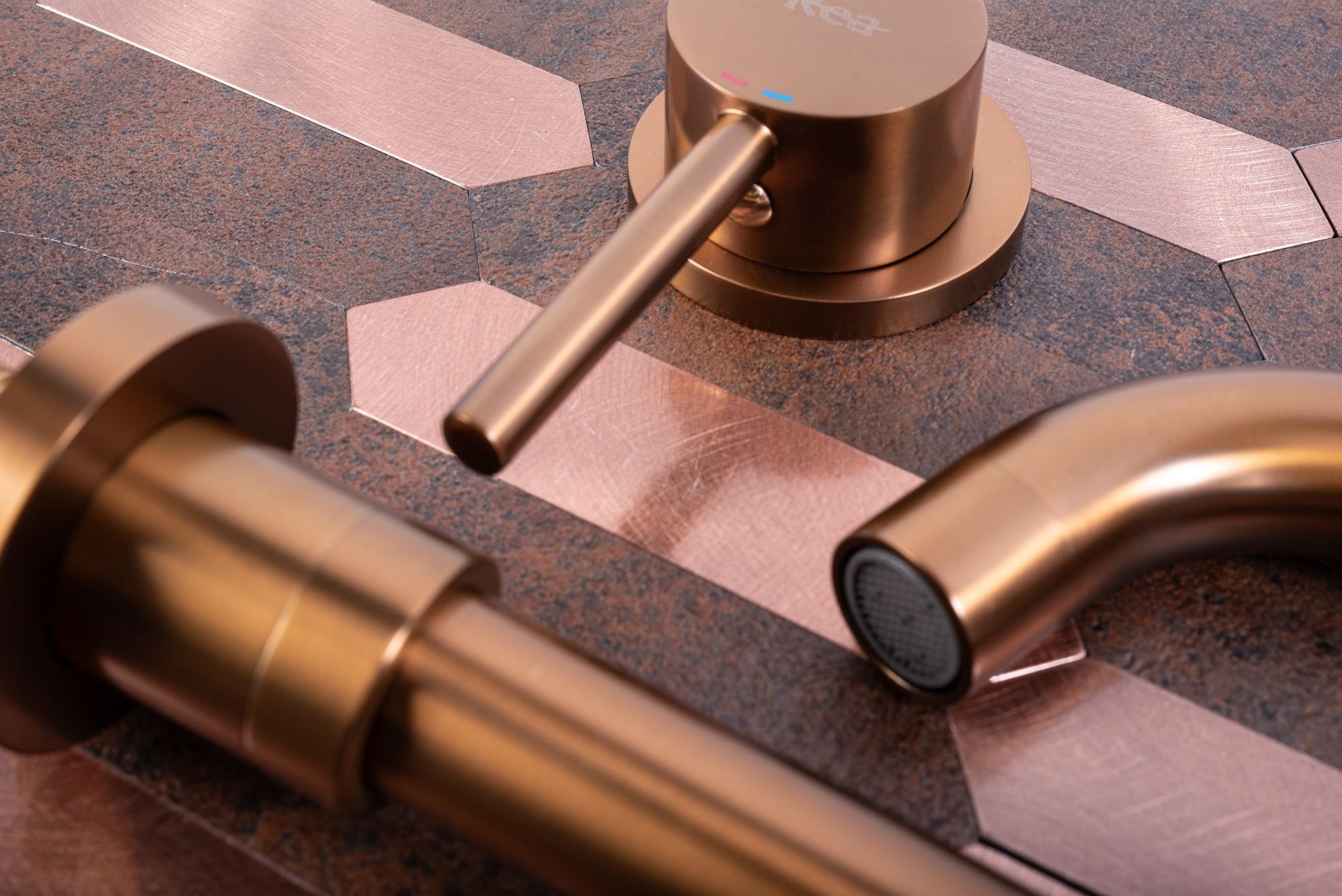 Baterie incastrata Auriu Periat Rea Rose Lungo Copper Brush + BOX  2