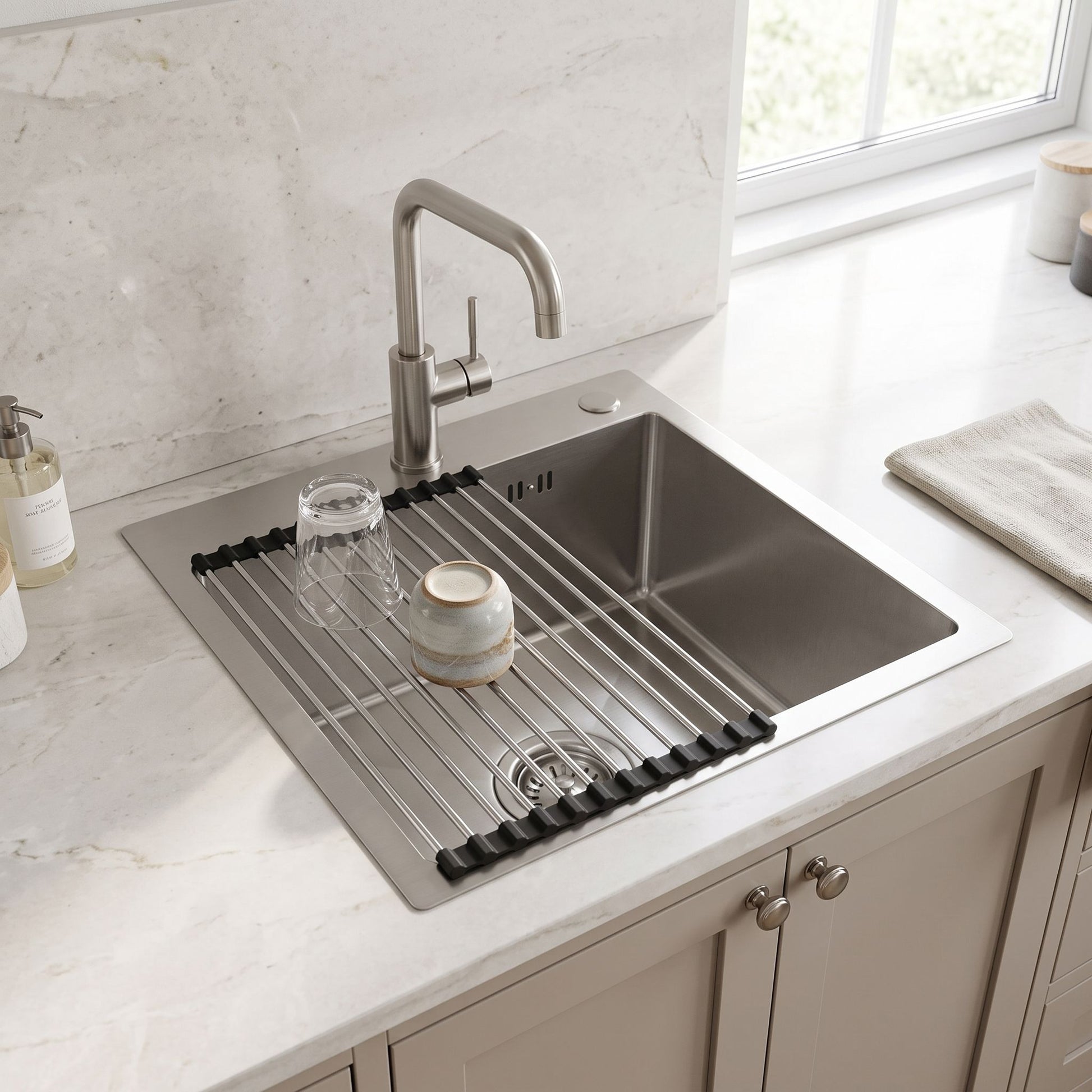 Chiuvetă Din Oțel Cu Set De Accesorii 3 Buc. REA Leo 40 Brush Nickel Accesorii Negre 3