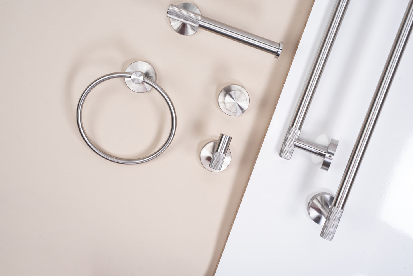 Cuier de baie Ring 6610 Modern Brush Nickel  6